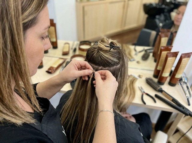 Colocación de todo tipo de extensiones de cabello en Ferrol - Imagen 1