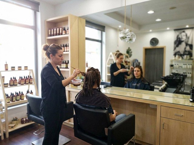Servicio de coloración y cambio de look en Narón